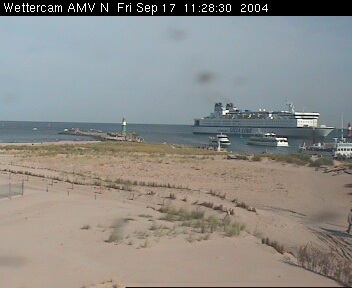 Wohl zum letzten Mal im diesen jahr passiert die FINNJET die Warnemünder Molen Photo: Webcam Antenne MV